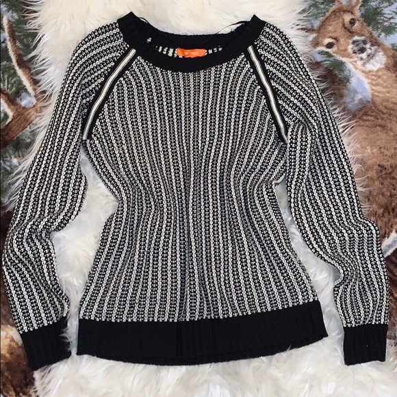 🧥Black w/Gray/white Crewneck Sweater. - Picture 2 of 8